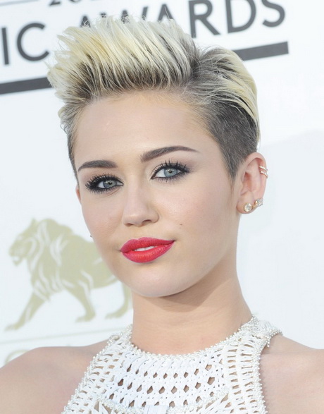 Miley cyrus cheveux court miley-cyrus-cheveux-court-55_6 