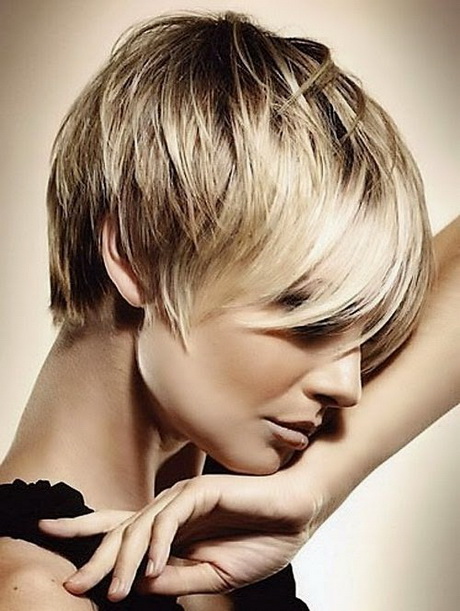 Modele de coiffure courte feminine modele-de-coiffure-courte-feminine-75_20 