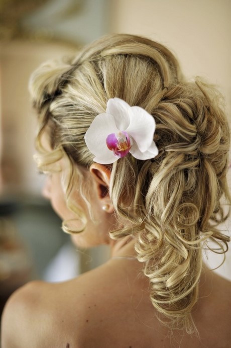 Coiffure mariage avec fleurs naturelles coiffure-mariage-avec-fleurs-naturelles-97_17 