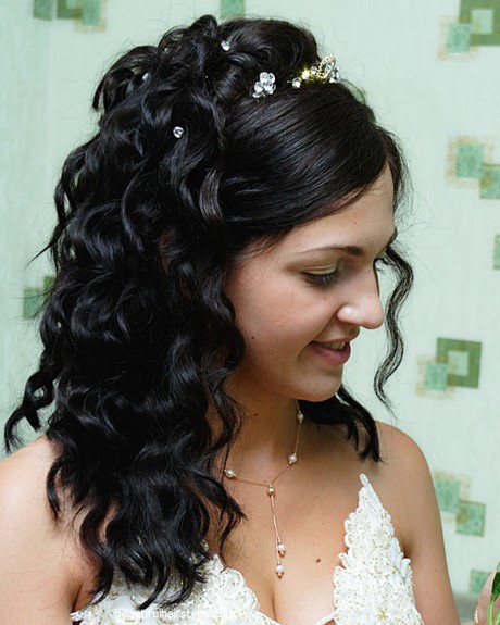 Coiffure mariage cheveux long frisés coiffure-mariage-cheveux-long-friss-54_13 