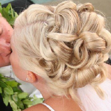 Coiffure mariage cheveux longs chignon bouclé coiffure-mariage-cheveux-longs-chignon-boucl-00_13 