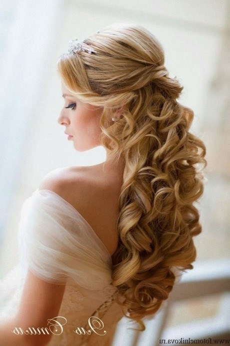 Coiffure mariage 2023 cheveux long coiffure-mariage-2023-cheveux-long-08_8 
