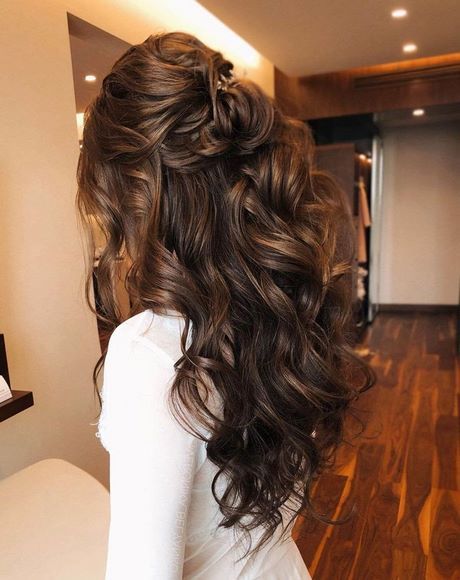 Coiffure mariage 2023 cheveux long coiffure-mariage-2023-cheveux-long-08_9 