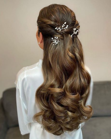 Coiffure mariage 2023 cheveux longs coiffure-mariage-2023-cheveux-longs-74 