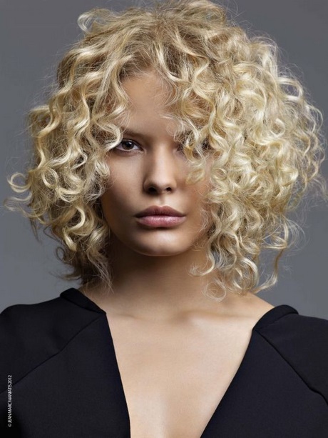 Modele de coiffure femme cheveux frises modele-de-coiffure-femme-cheveux-frises-60_2 