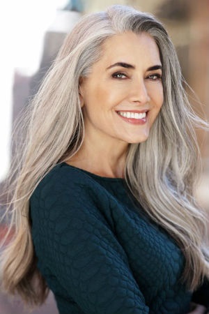 Femme cheveux gris femme-cheveux-gris-74_5 