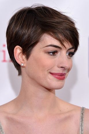 Anne hathaway cheveux courts anne-hathaway-cheveux-courts-75_3 