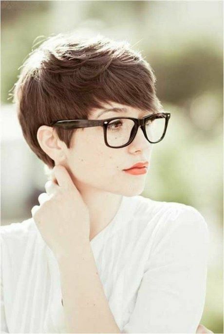 Coupe de cheveux court pour femme avec lunette coupe-de-cheveux-court-pour-femme-avec-lunette-81_11 