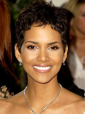 Halle berry cheveux courts halle-berry-cheveux-courts-52_12 