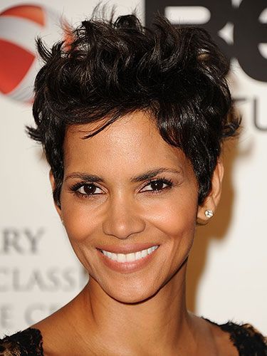 Halle berry cheveux courts halle-berry-cheveux-courts-52_2 