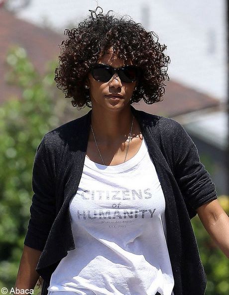 Halle berry cheveux courts halle-berry-cheveux-courts-52_6 