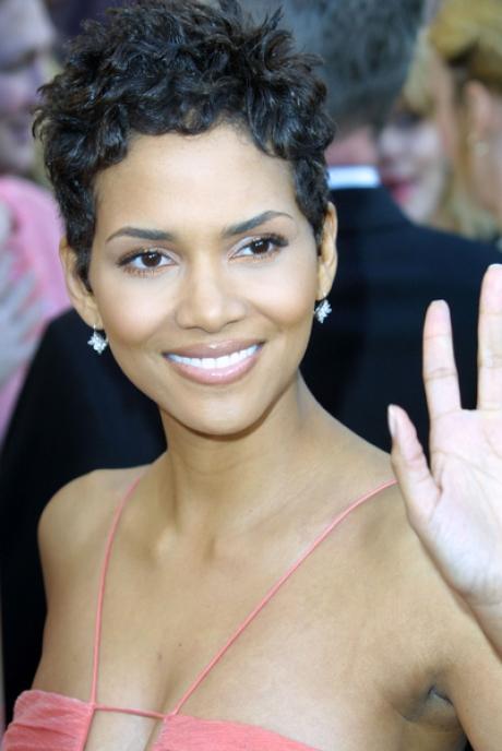 Halle berry cheveux courts halle-berry-cheveux-courts-52_9 
