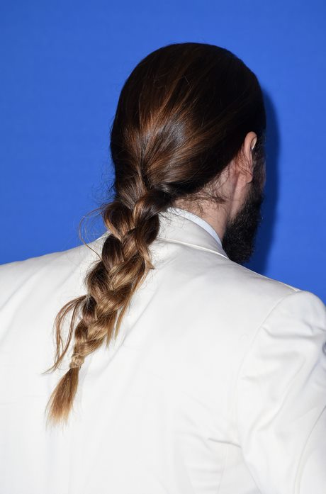 Homme cheveux long attaché homme-cheveux-long-attache-55_10 
