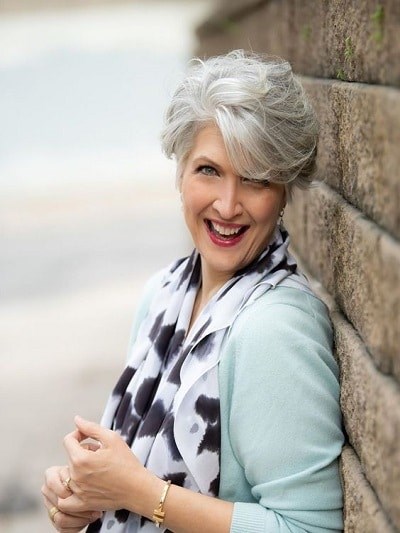 Coupe courte femme 50 ans cheveux gris