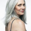 Coupe courte femme 2022 cheveux gris