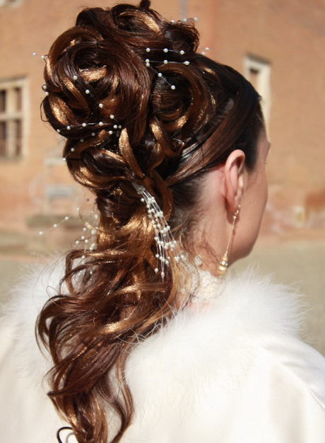 Coiffure mariage cheveux boucles coiffure-mariage-cheveux-boucles-61_13 