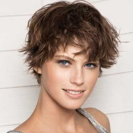 Modeles coiffure courte femme modeles-coiffure-courte-femme-63_19 