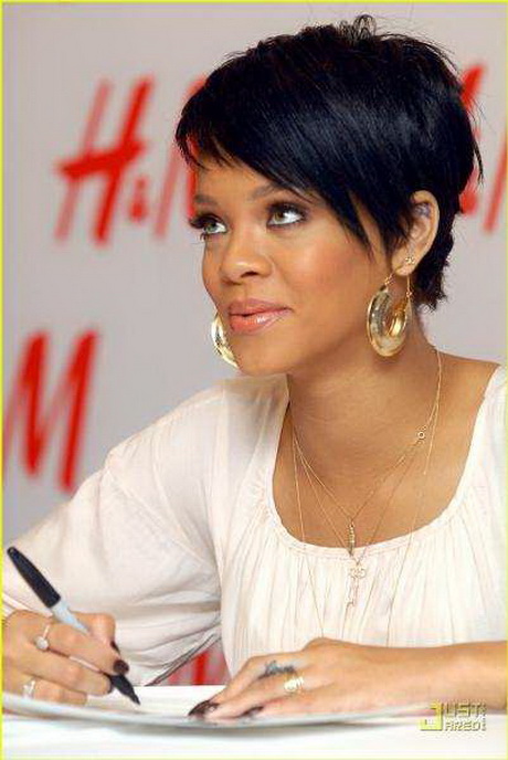 Rihanna cheveux court rihanna-cheveux-court-97_17 