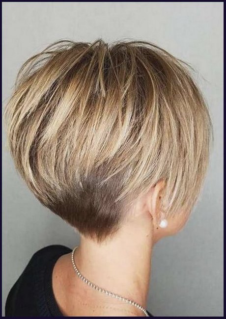 Coupe femme cheveux courts 2022