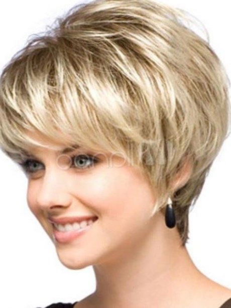 Coupe femme carre court degrade