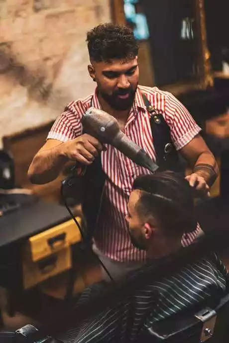 Coiffure homme 2023 tendance coiffure-homme-2023-tendance-77_13-7 