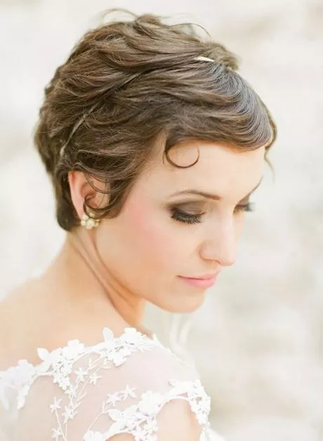Coiffure mariage cheveux courts 2023 coiffure-mariage-cheveux-courts-2023-92_11-3 