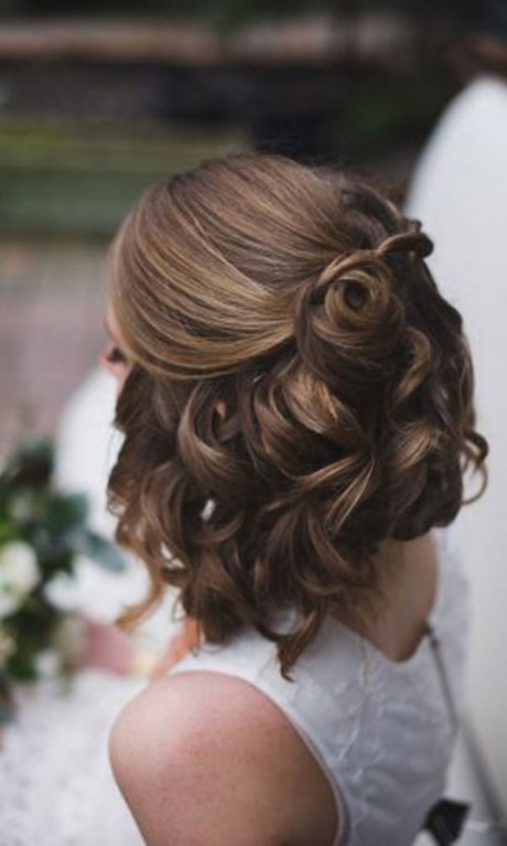 Coiffure invitée mariage cheveux bouclés coiffure-invitee-mariage-cheveux-boucles-90_8 