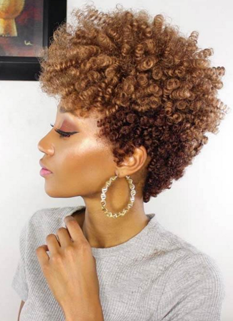Coupe afro courte femme 2022