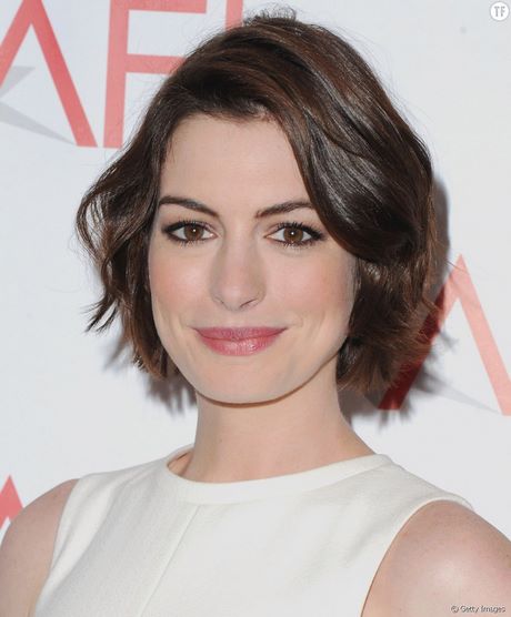 Anne hathaway cheveux courts anne-hathaway-cheveux-courts-75_15 