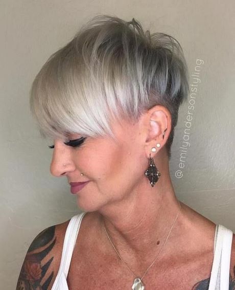 Cheveux gris court femme 60 ans cheveux-gris-court-femme-60-ans-54_11 