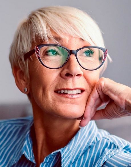 Coiffure courte femme 60 ans lunettes coiffure-courte-femme-60-ans-lunettes-39_5 
