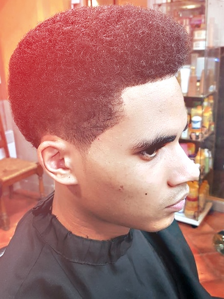 Coupe afro courte homme