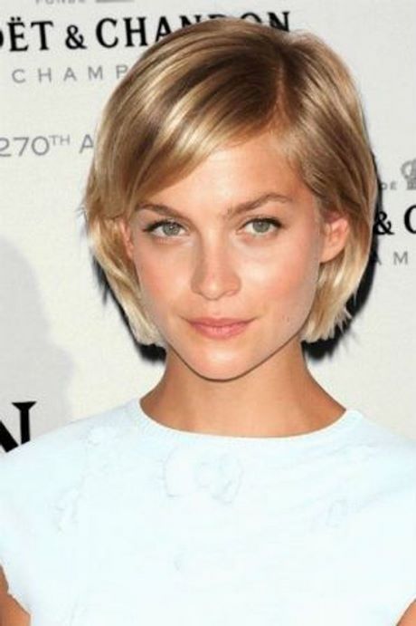 Coupe blonde courte