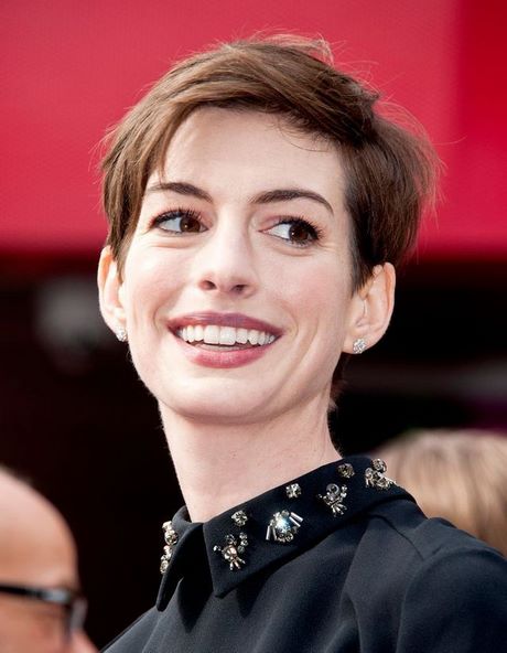 Anne hathaway coupe courte anne-hathaway-coupe-courte-35_13 