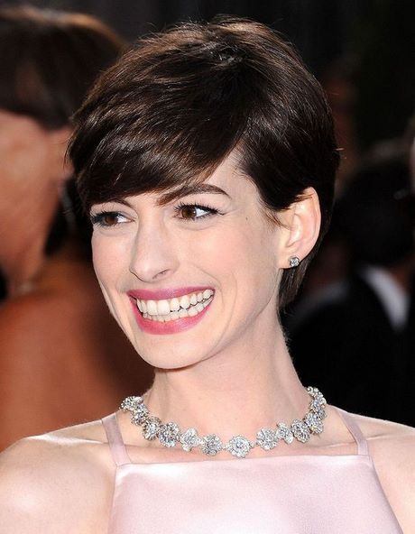 Anne hathaway coupe courte anne-hathaway-coupe-courte-35_7 