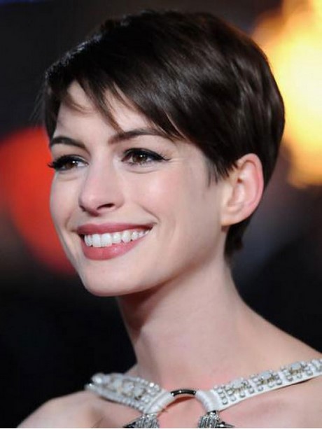 Anne hathaway coupe courte anne-hathaway-coupe-courte-35_8 