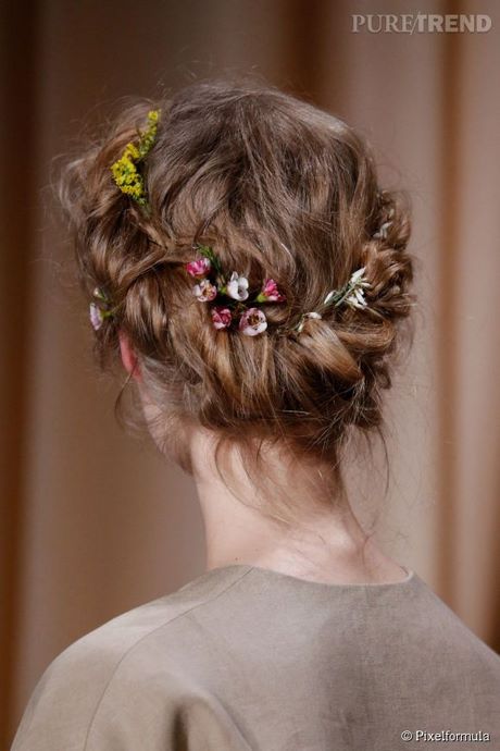 Coiffure avec couronne de fleurs cheveux mi long coiffure-avec-couronne-de-fleurs-cheveux-mi-long-42_12 