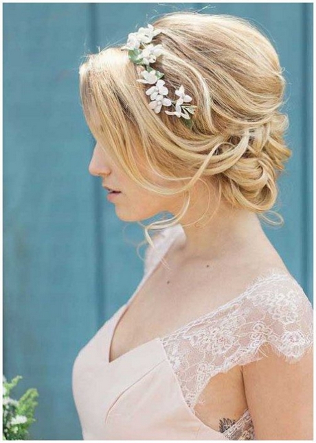 Coiffure avec couronne de fleurs cheveux mi long coiffure-avec-couronne-de-fleurs-cheveux-mi-long-42_17 