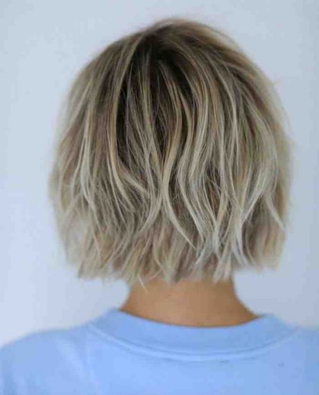 Coiffure carre court blond