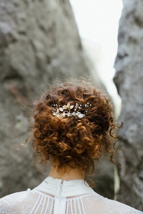 Coiffure mariage cheveux lachés ondulés coiffure-mariage-cheveux-laches-ondules-66_17 