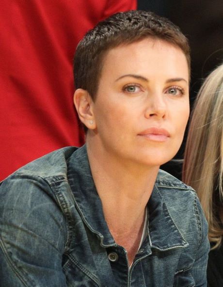 Coupe courte charlize theron coupe-courte-charlize-theron-61_4 