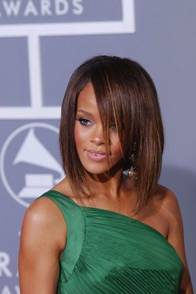 Rihanna carré plongeant rihanna-carre-plongeant-07_16 