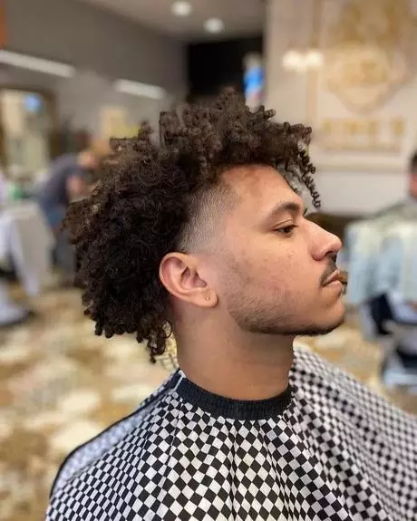 Coupe afro homme 2024 coupe-afro-homme-2024-43_7-13 