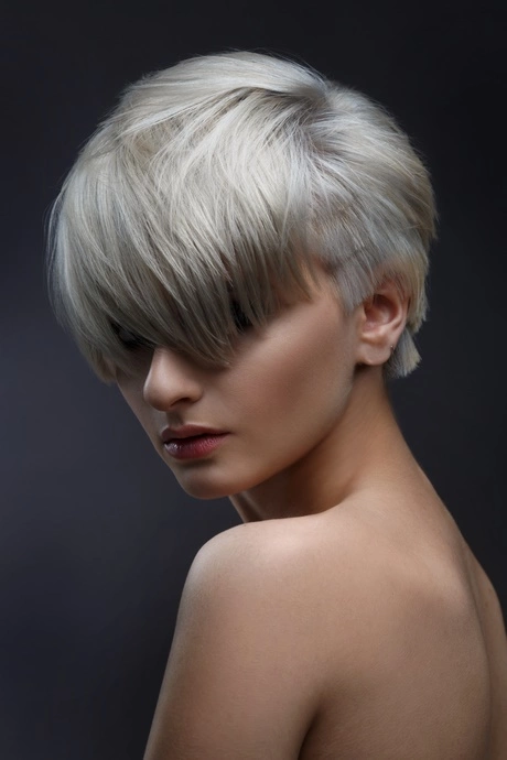Coupe courte femme 2024 cheveux gris coupe-courte-femme-2024-cheveux-gris-97_10-2 
