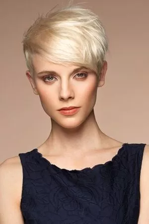 Modele de coiffure courte femme 2024 modele-de-coiffure-courte-femme-2024-71_12-4 